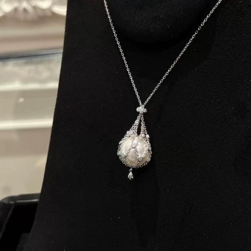 AUREVIA · Crystal Dreamcatcher Necklace 