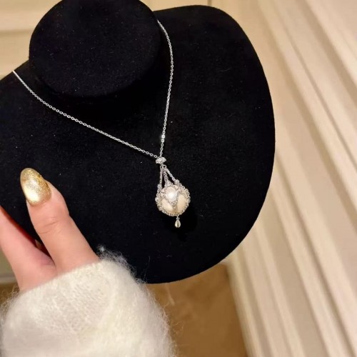 AUREVIA · Crystal Dreamcatcher Necklace