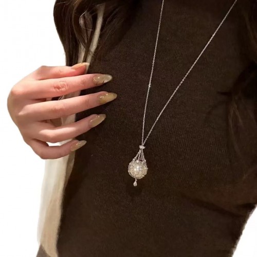 AUREVIA · Crystal Dreamcatcher Necklace
