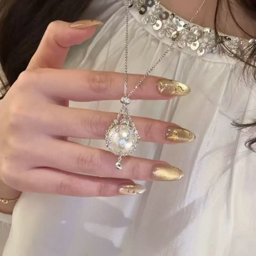 AUREVIA · Crystal Dreamcatcher Necklace